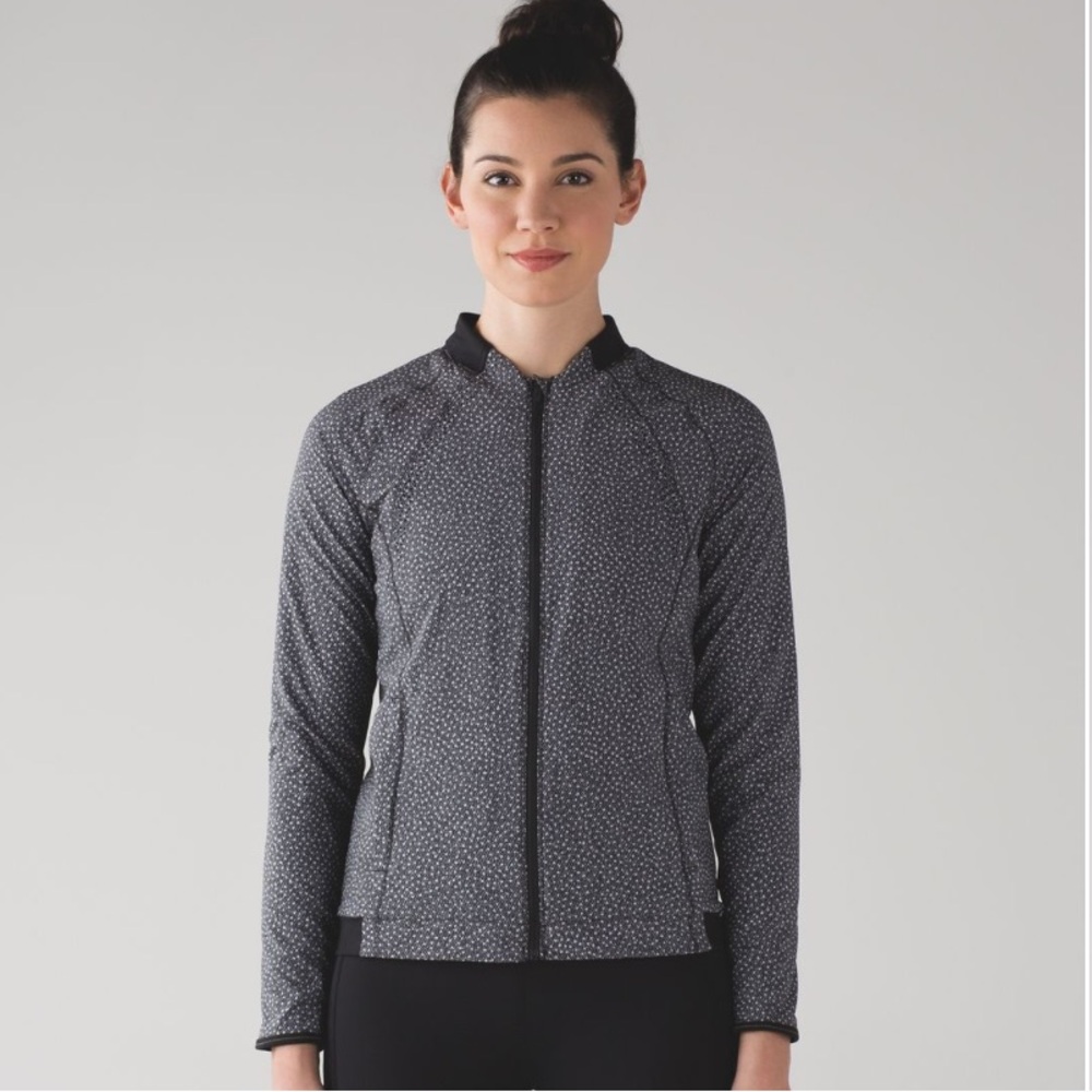 Lululemon Hit It Jacket
Frozen Fizz White Black / Black